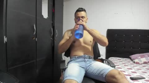 ryan_xc1 online show from April 4, 2:32 am