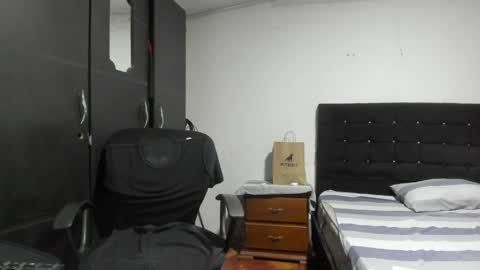 ryan_xc1 online show from April 10, 3:01 am