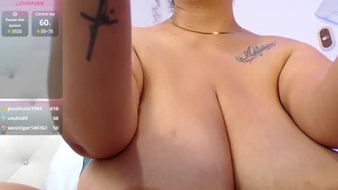 Snapshot of ryanastone_ chatting on January 8, 1:42 am Hanna online show from January 8, 1:42 am