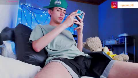 Ryannhill  online show from October 17, 7:22 am