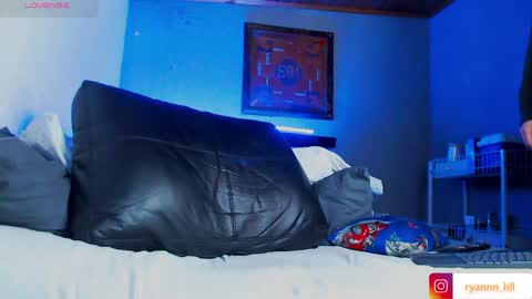 Ryannhill  online show from April 16, 5:52 am