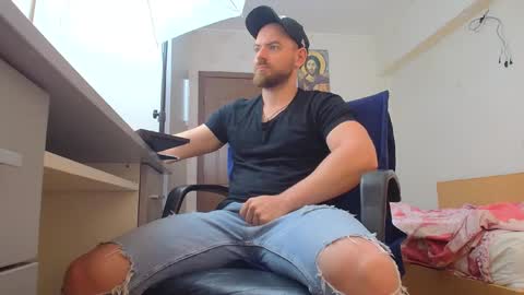Snapshot of ryanstone_ chatting on May 1, 5:45 am Ryanstone online show from May 1, 5:45 am