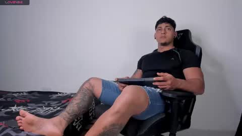 ryanwhite3 online show from July 12, 12:23 am