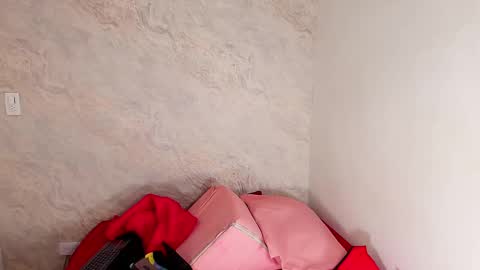 Snapshot of s_sofia_ chatting on February 15, 7:17 pm s_sofia_ online show from February 15, 7:17 pm