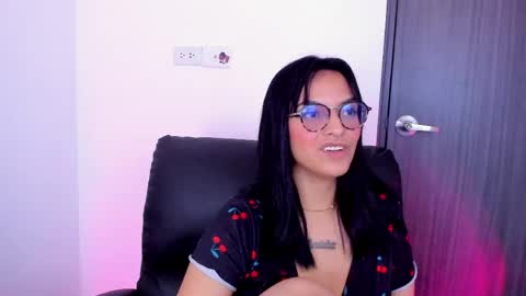 Val online show from April 15, 6:59 pm