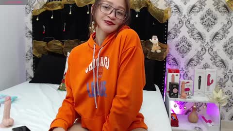 Saara Brown online show from December 22, 3:55 pm