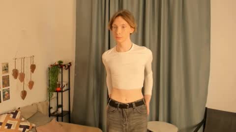 Snapshot of sableflux chatting on February 28, 5:52 am sableflux online show from February 28, 5:52 am