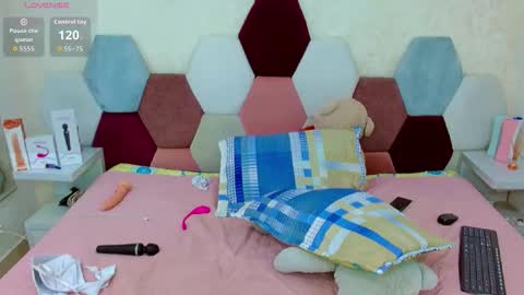 sabriana_smith1 online show from April 12, 4:01 pm