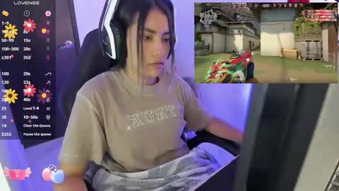 Angie  online show from November 22, 6:40 pm