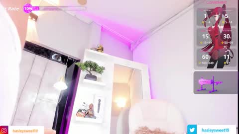 Snapshot of sabrina_keller19 chatting on November 10, 11:04 pm Hasley online show from November 10, 11:04 pm