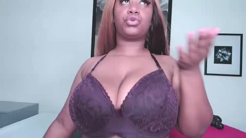 Sabrina Mora online show from December 28, 2:10 pm