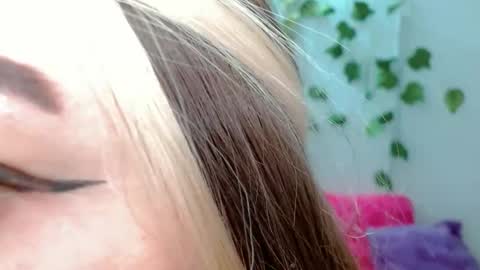 Snapshot of sabrinaexpositoxx chatting on December 17, 10:38 pm SABRI online show from December 17, 10:38 pm