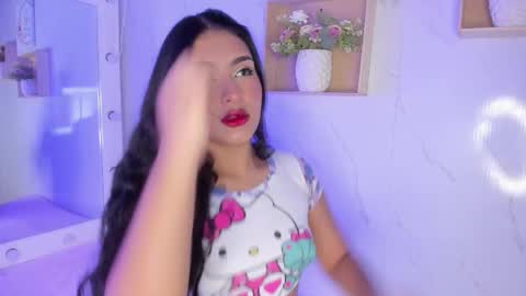 Snapshot of sabrinahims_ chatting on October 11, 3:28 am mariana online show from October 11, 3:28 am