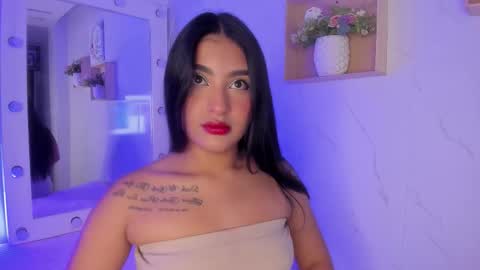 Snapshot of sabrinahims_ chatting on November 19, 2:44 am mariana online show from November 19, 2:44 am