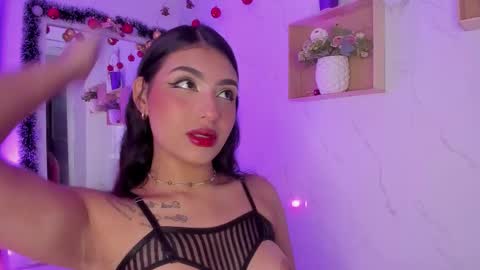 Snapshot of sabrinahims_ chatting on November 30, 6:39 am mariana online show from November 30, 6:39 am