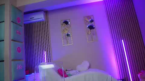 SabrinaJade online show from June 10, 5:50 am
