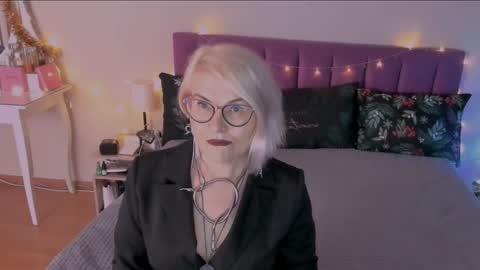 Sabrina MacMarren online show from December 29, 1:28 pm