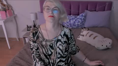 Sabrina MacMarren online show from January 19, 5:28 pm
