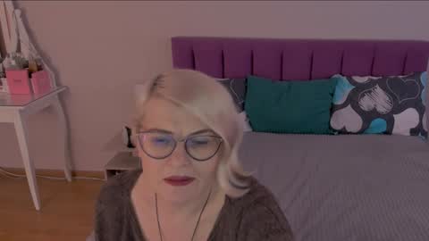 Sabrina MacMarren online show from January 26, 11:17 am