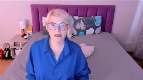 Sabrina MacMarren online show from October 6, 2:36 pm