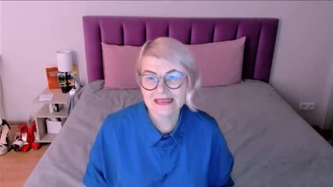 Sabrina MacMarren online show from December 2, 3:18 pm