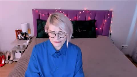 Sabrina MacMarren online show from December 14, 11:26 am