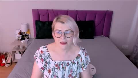 Sabrina MacMarren online show from December 23, 7:50 am