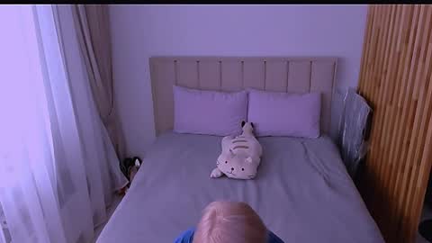 Sabrina MacMarren online show from April 3, 8:01 am