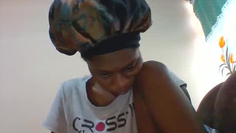 Snapshot of sabsexy5 chatting on February 18, 5:47 am sabsexy5 online show from February 18, 5:47 am