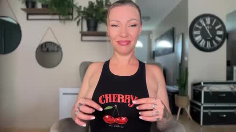 Snapshot of sacha__xx chatting on April 30, 10:54 am sacha__xx online show from April 30, 10:54 am