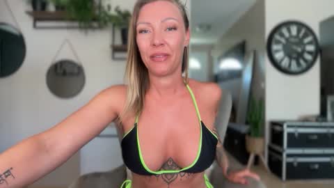 Snapshot of sacha__xx chatting on June 8, 12:49 pm sacha__xx online show from June 8, 12:49 pm
