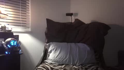 Snapshot of sadiessecretcloset chatting on February 28, 4:24 am Sadiessecret online show from February 28, 4:24 am