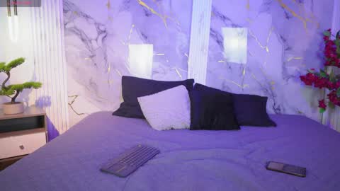 safiro_evans online show from April 6, 1:45 pm