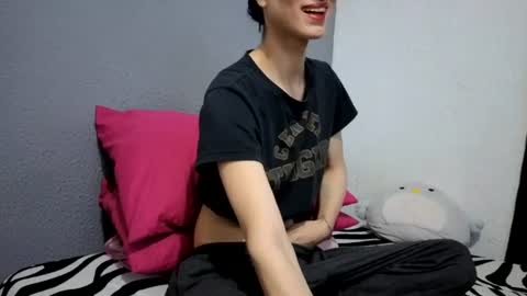 Snapshot of safiro_queen chatting on June 23, 1:09 pm Safiro Queen online show from June 23, 1:09 pm