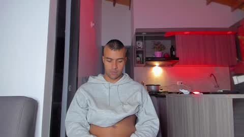 Snapshot of sag_1998 chatting on December 25, 10:37 pm Sag online show from December 25, 10:37 pm