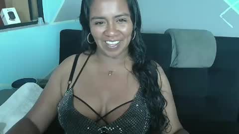 Snapshot of saggil_0385 chatting on April 25, 8:06 am saggil_0385 online show from April 25, 8:06 am