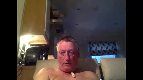 Snapshot of sail_naked chatting on April 18, 7:07 pm sail_naked online show from April 18, 7:07 pm