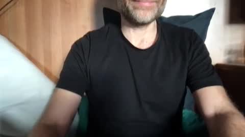 saint009 online show from December 28, 11:41 am