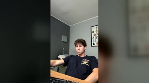 Snapshot of saint_nott chatting on February 17, 10:05 pm saint_nott online show from February 17, 10:05 pm