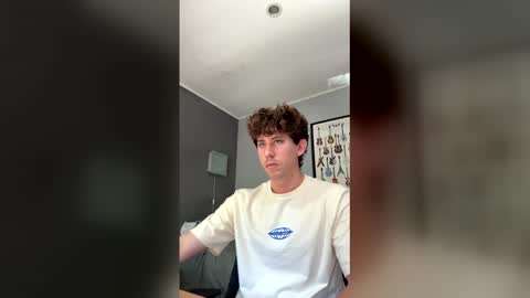 Snapshot of saint_nott chatting on March 1, 3:58 pm saint_nott online show from March 1, 3:58 pm