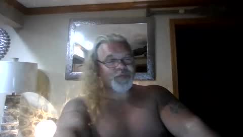 Snapshot of saintbeenadick chatting on May 7, 3:23 am saintbeenadick online show from May 7, 3:23 am