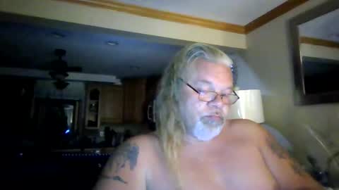 Snapshot of saintbeenadick chatting on May 18, 1:45 am saintbeenadick online show from May 18, 1:45 am