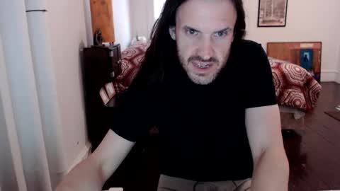 Snapshot of saintreeves chatting on December 5, 3:28 pm SaintReeves online show from December 5, 3:28 pm