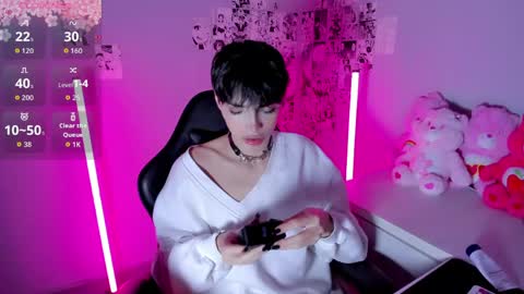 Kitty     online show from April 25, 3:20 am