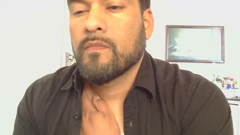Snapshot of sal_cumplaciente chatting on May 15, 10:06 pm sal cumplaciente online show from May 15, 10:06 pm