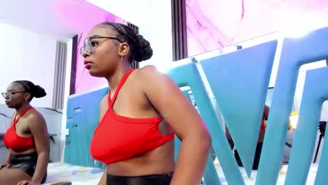 salem_rosee online show from February 18, 11:17 am