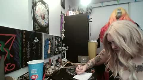 salemsslut online show from January 10, 2:55 pm