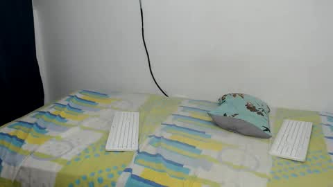 Snapshot of sallomeh_ chatting on February 21, 1:50 am sallomeh_ online show from February 21, 1:50 am