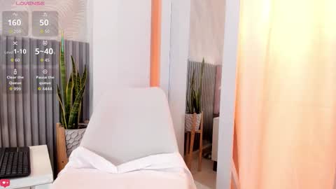 Silvia online show from December 5, 2:03 pm