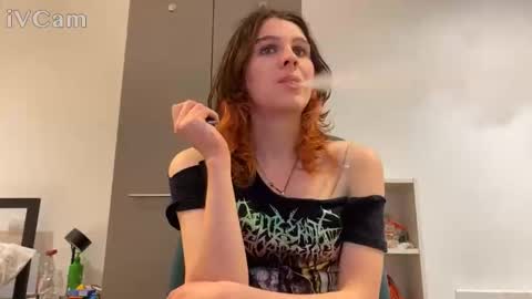 Snapshot of sally_vae chatting on April 2, 8:39 pm Sally Vae online show from April 2, 8:39 pm